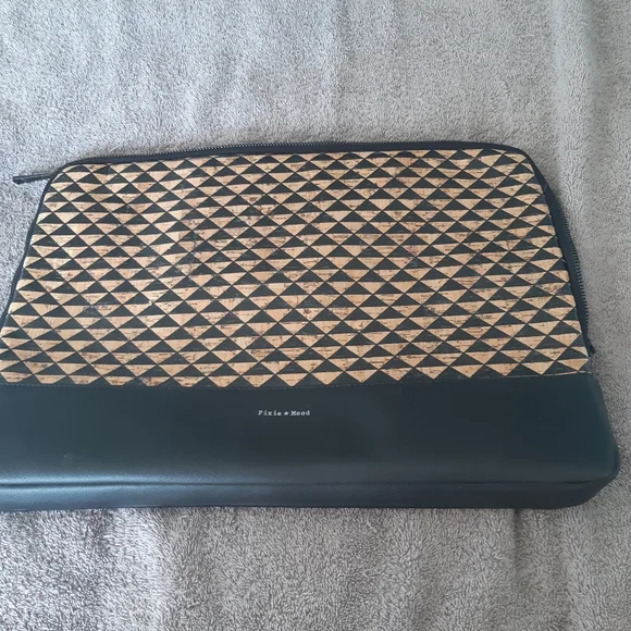 Computer case - Picture 1 of 4